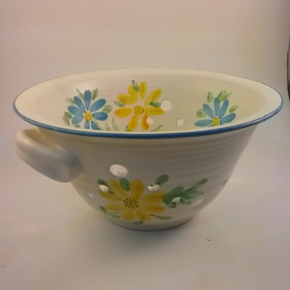 Pottery Handled Daisy's Strainer